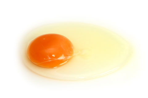 国産卵Mサイズ　卵を割った写真
