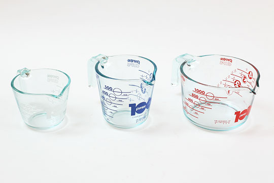 PYREX　強化ガラスメジャーカップセット　左から小250ml・中500ml・大1000ml