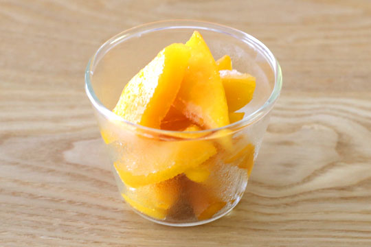 マンゴーのバラ凍結の方法　バラ凍結したマンゴー