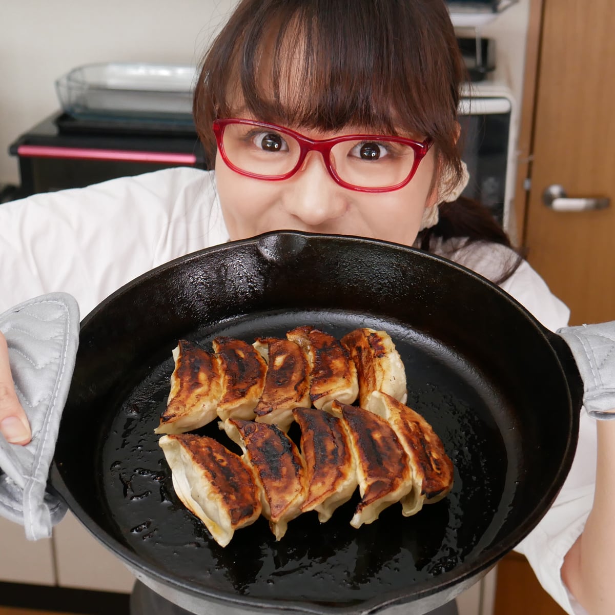 スキレット使ってる Lodge ロッジ のスキレットを使って冷凍生餃子を焼くよ コストコ通 コストコおすすめ商品の紹介ブログ