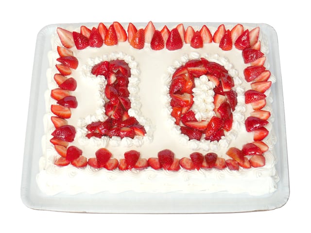 コストコ通ブログ10周年のケーキ　イチゴ全部のせ