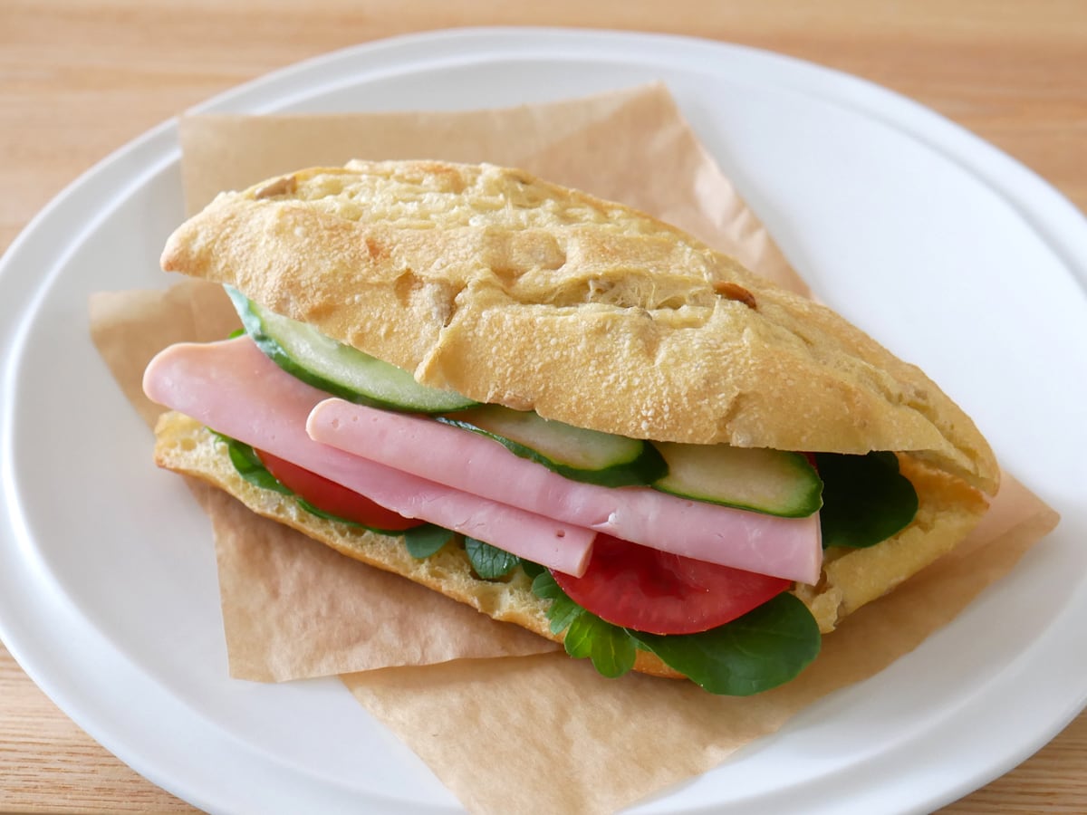 コーンボカタロール　使用例：サンドイッチ