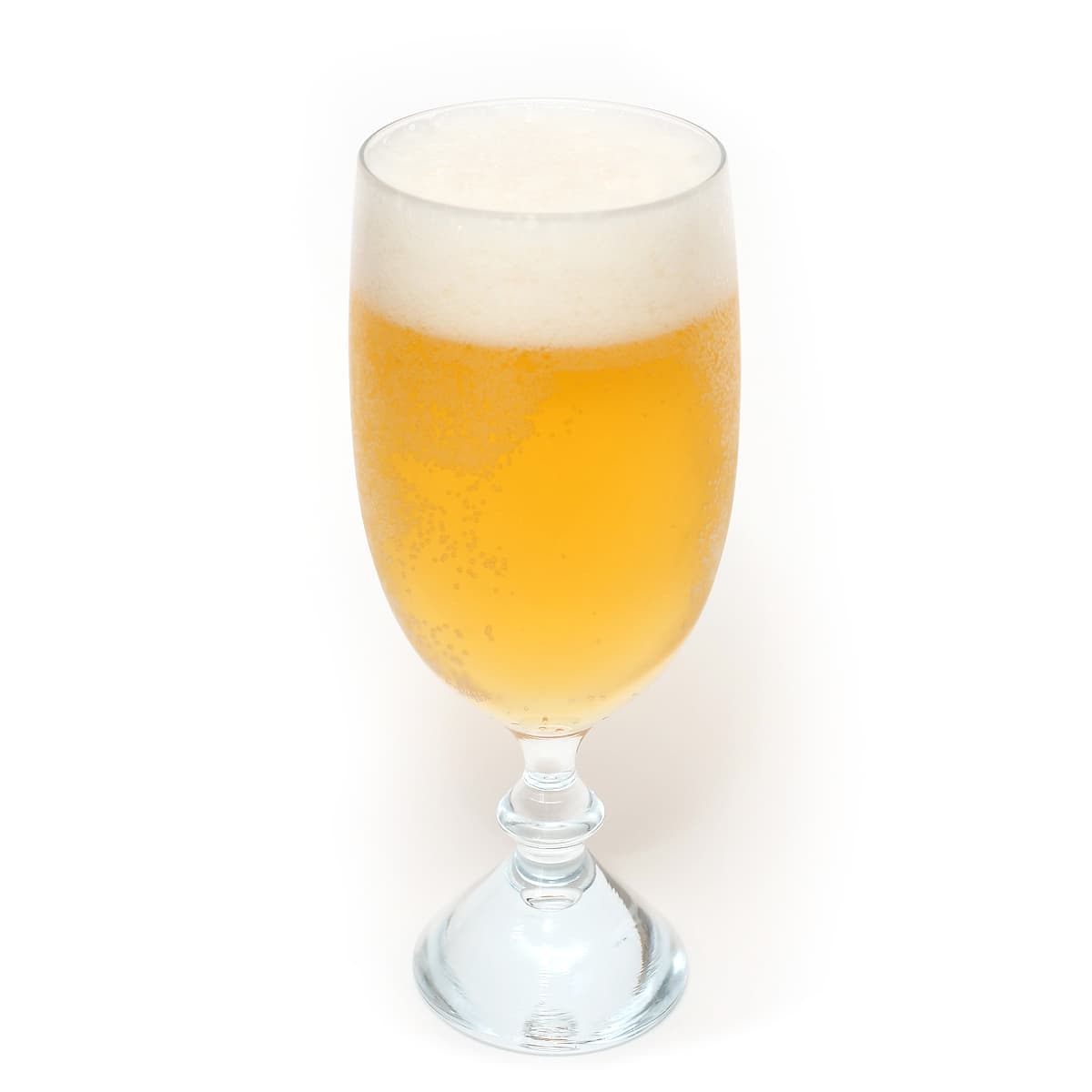コストコ　LOWENBRAU（レーベンブロイ）　グラスに注いだ（泡立ち・色味）