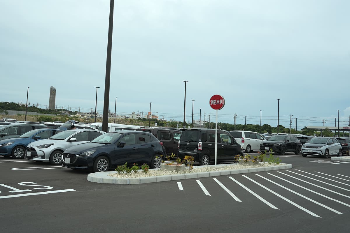 コストコ沖縄南城倉庫店　駐車場