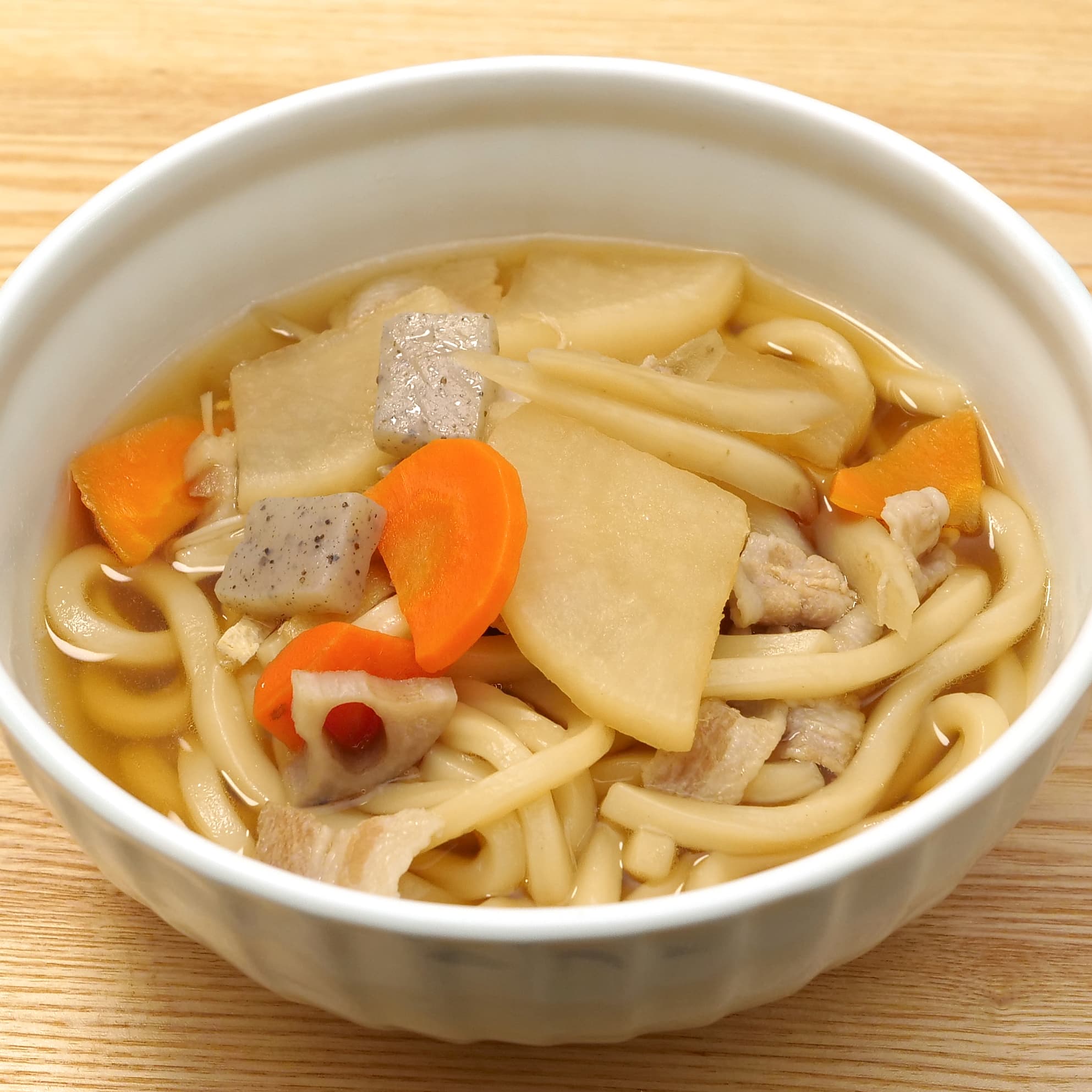 豚汁・けんちん汁の具　麺を入れた汁物