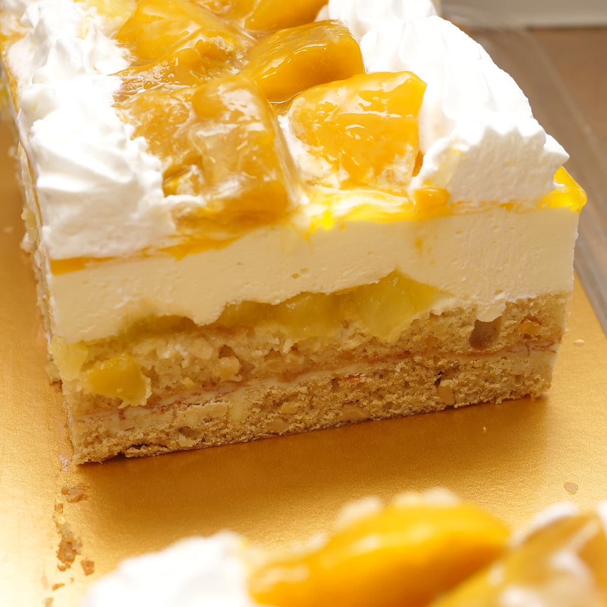 マンゴークランチヨーグルトケーキ　カット断面