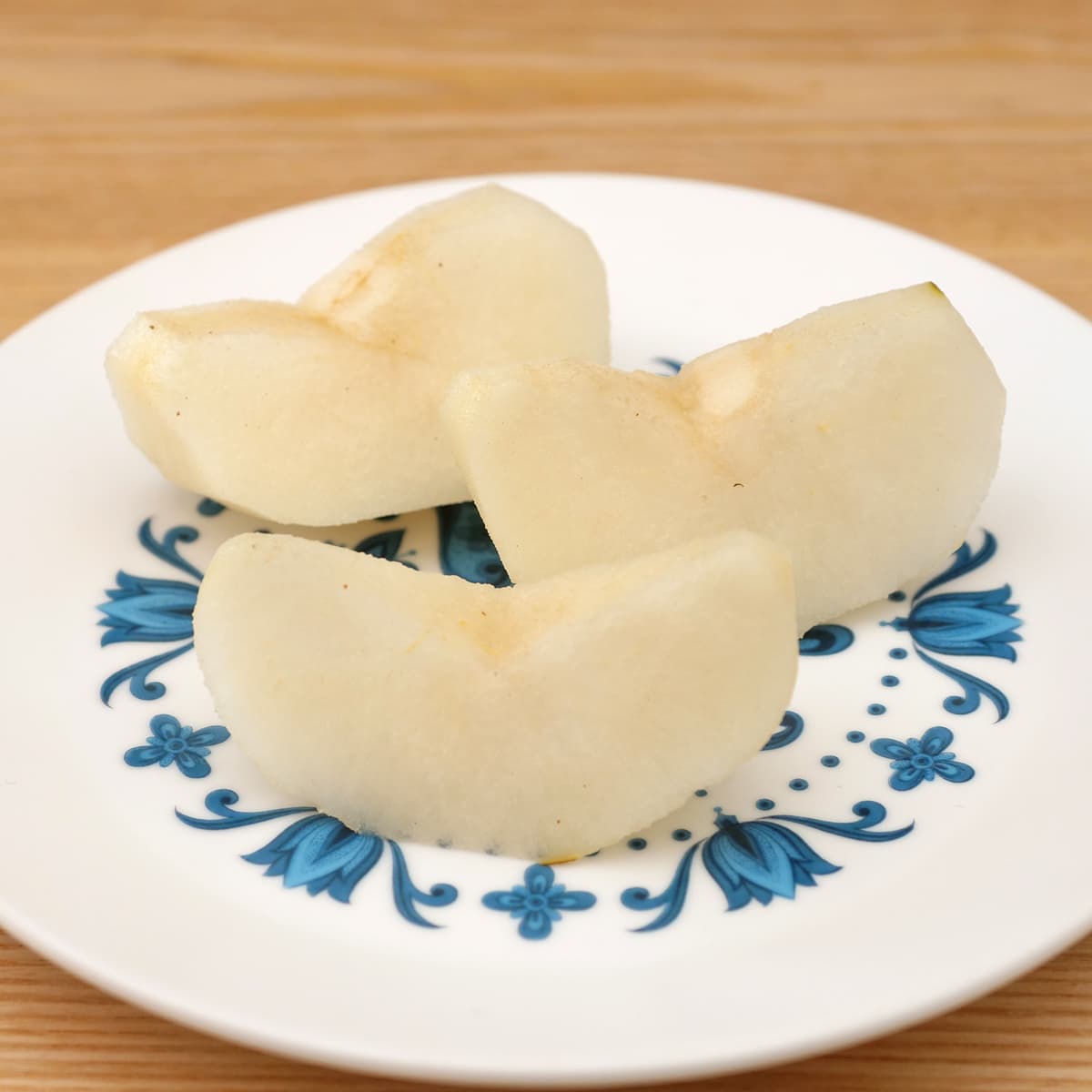 茨城県産　梨（幸水）1.8kg　カットしてお皿に盛り付け