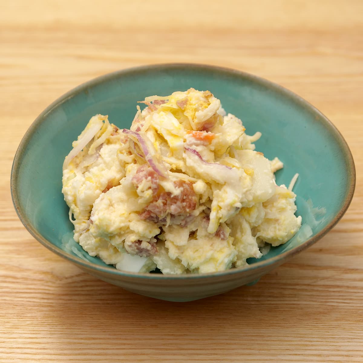 6種の具材のポテトサラダ　盛り付け