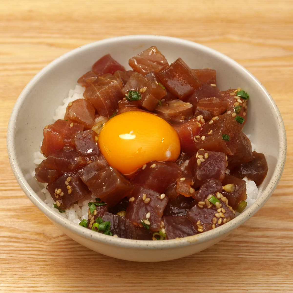マグロポキ（ユッケ風）　ポキ丼