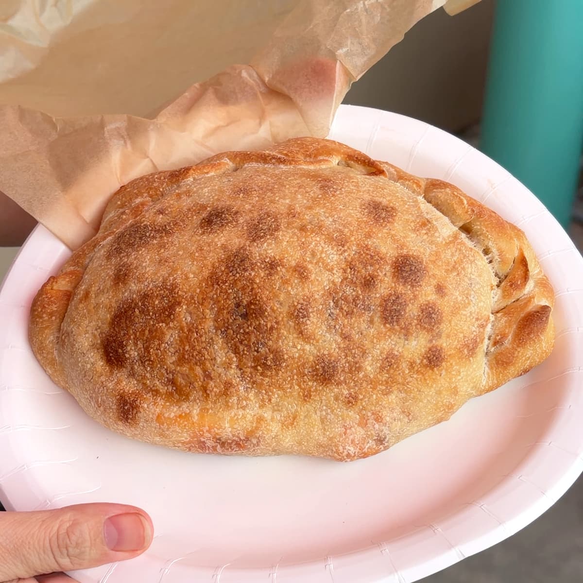 フードコート　イタリアンソーセージカルツォーネ