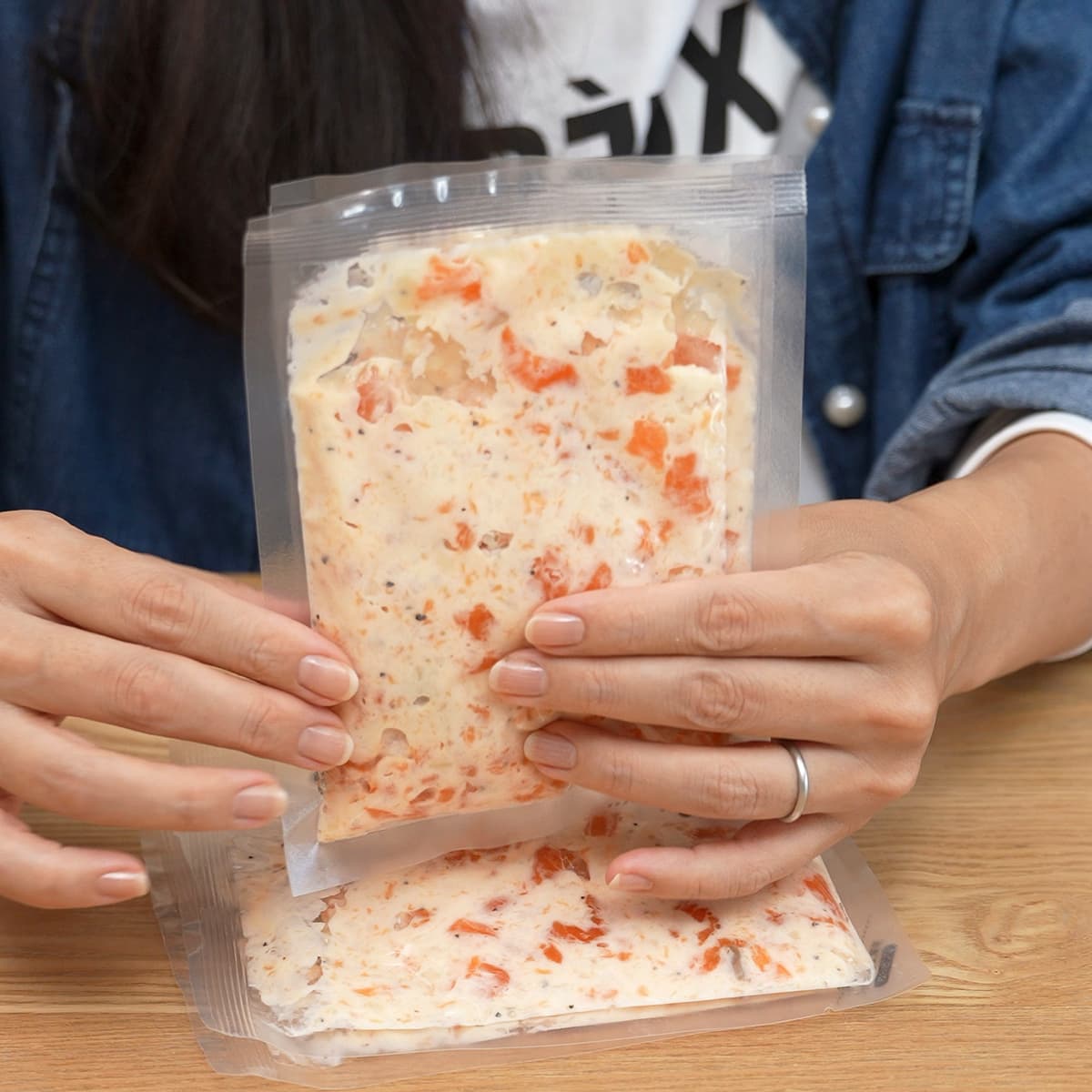 マリンフーズ サーモンクリームチーズ 90g×4パック 開封中身