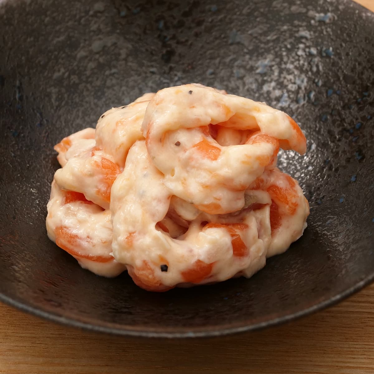 マリンフーズ サーモンクリームチーズ 90g×4パック 器に盛り付け