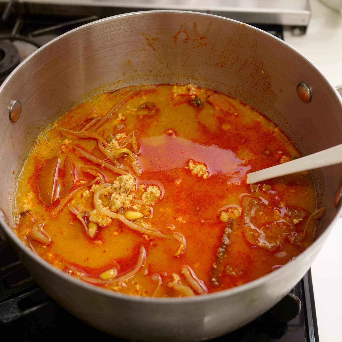 李王家　ほたてとおぼろ豆腐のスンドゥブチゲ　4人前　お鍋に入れた