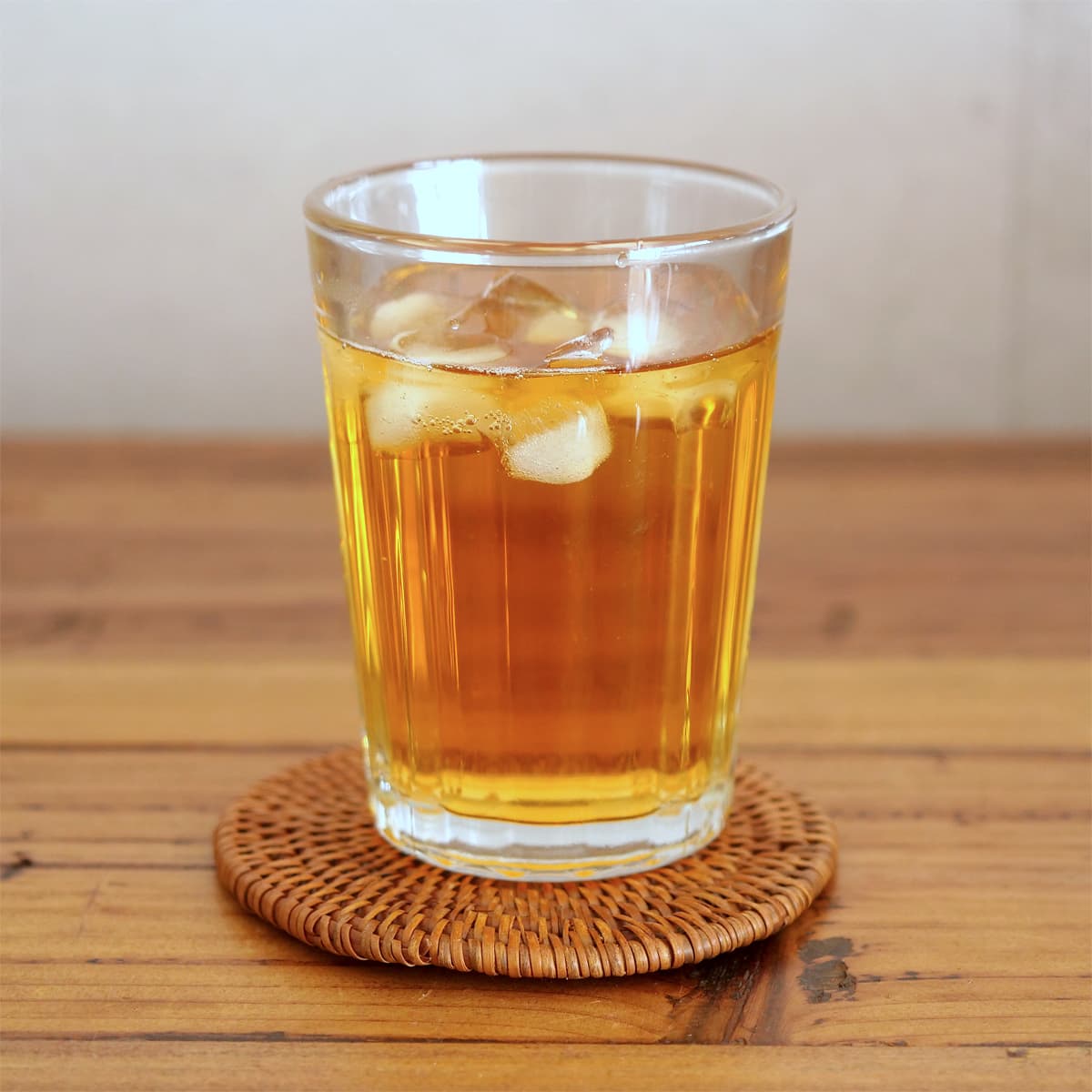 アストロ　ロックス（タンブラー）250ml　グラスにルイボスティを注いだ