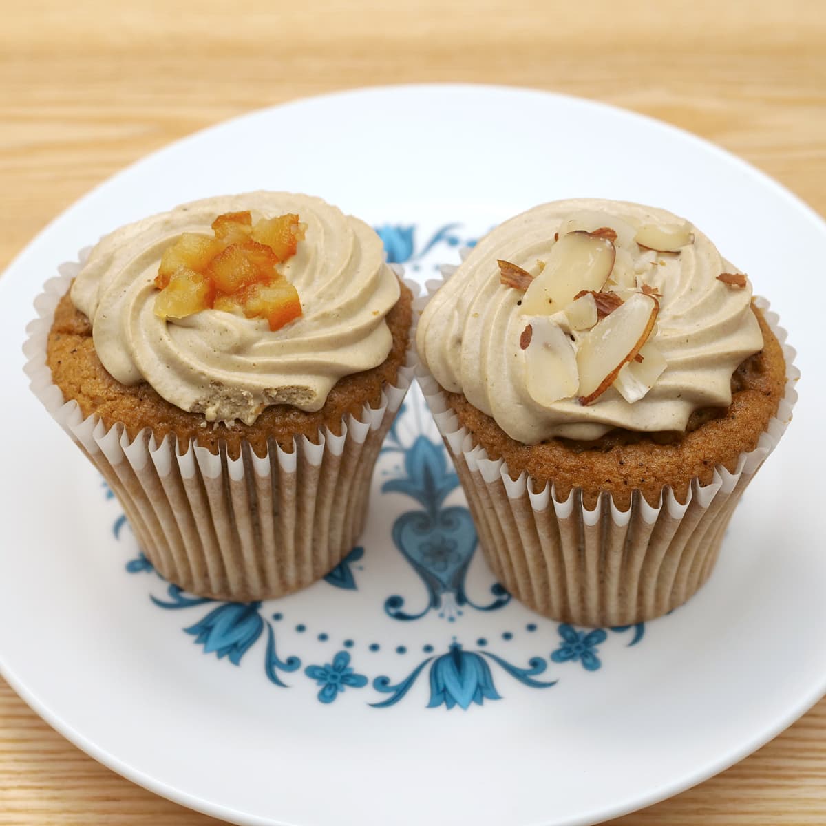 アールグレイカップケーキ 8個入 お皿に盛り付け