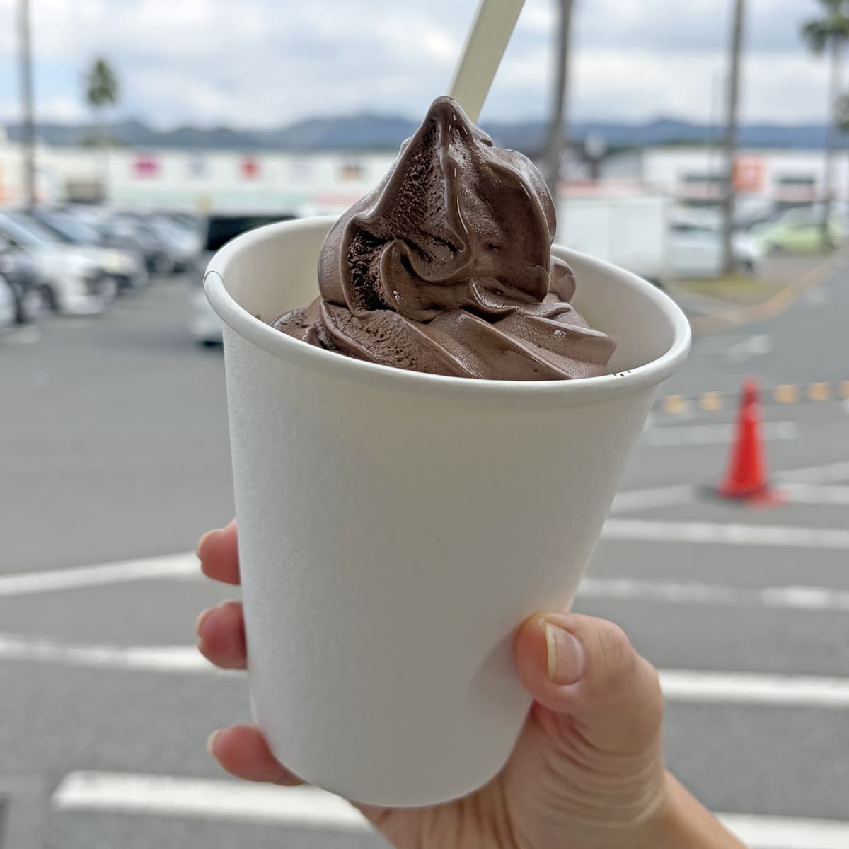 フードコート　チョコレートソフトクリーム