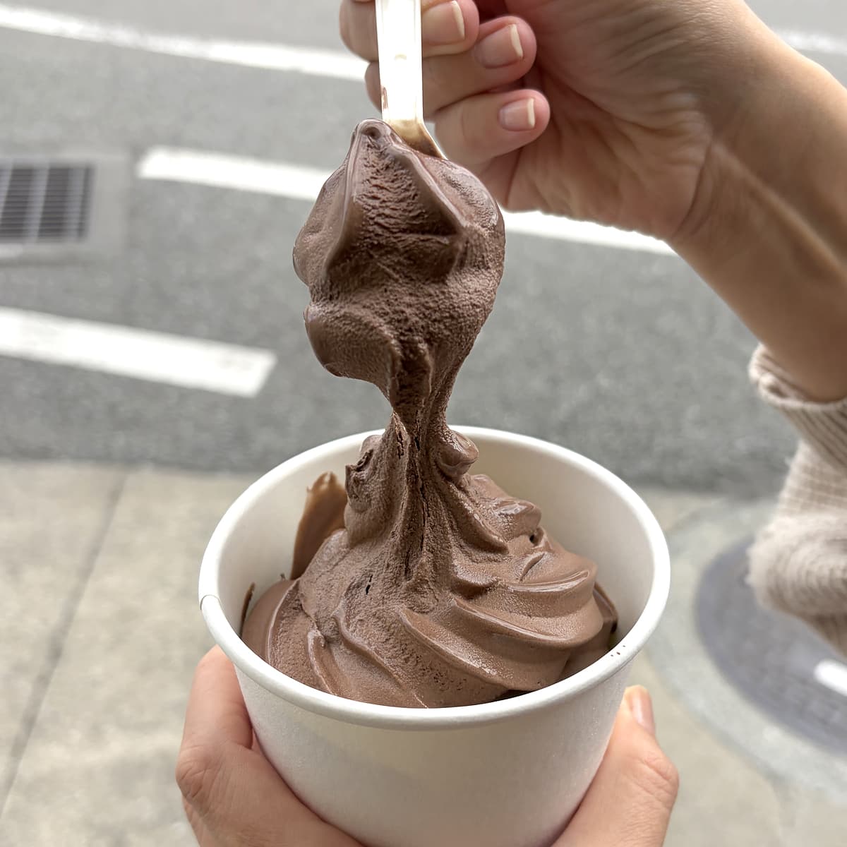 フードコート　チョコレートソフトクリーム　ねっとり