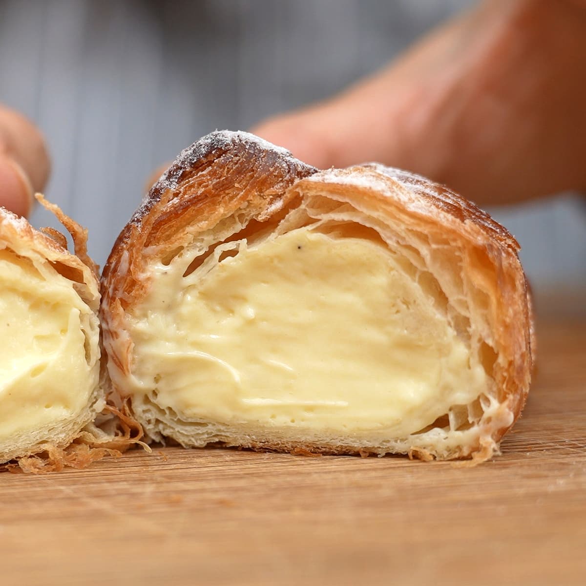 ミニカスタードクリームクロワッサン　カット断面