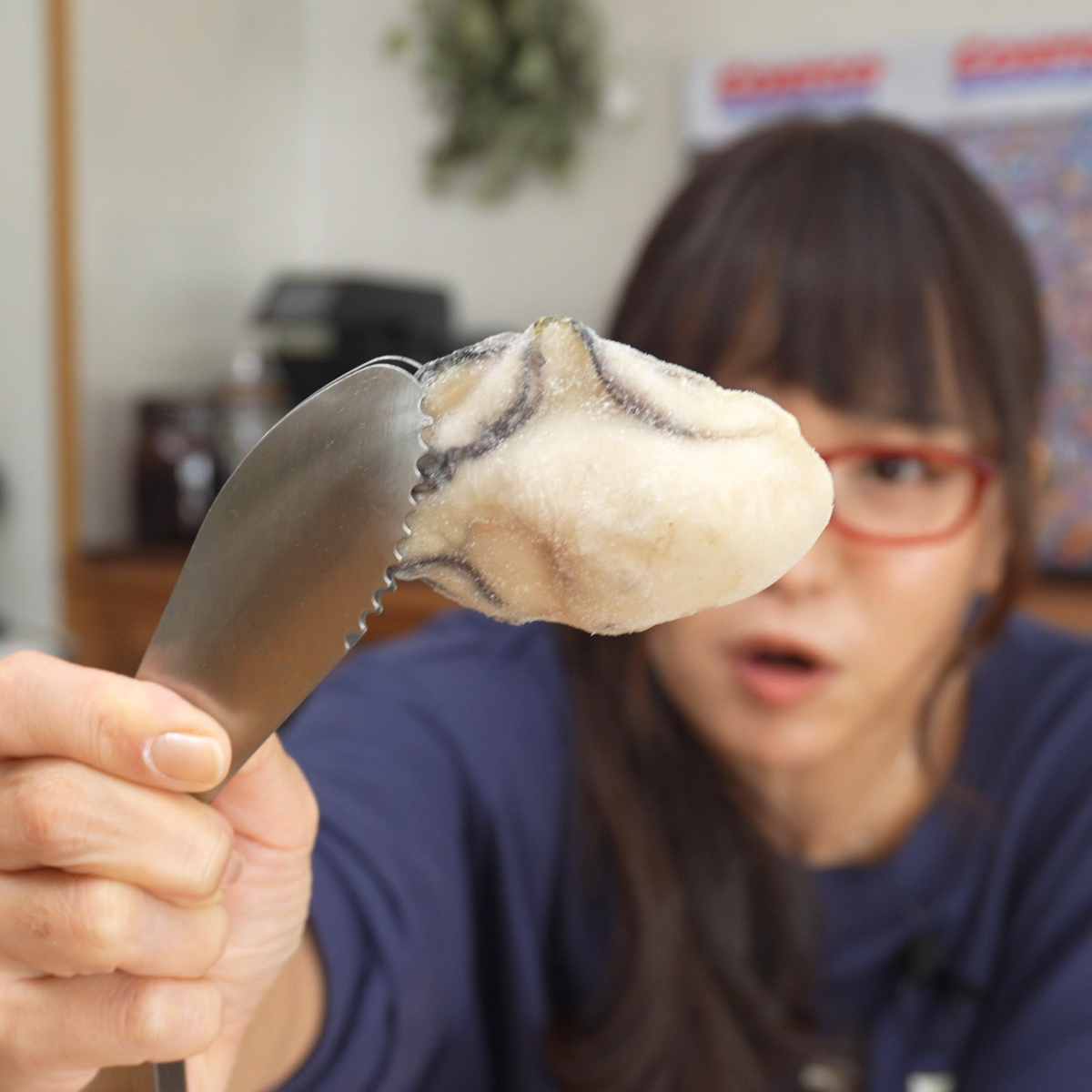 ニッスイ　広島産冷凍かき（2Lサイズ）　1kg　1粒