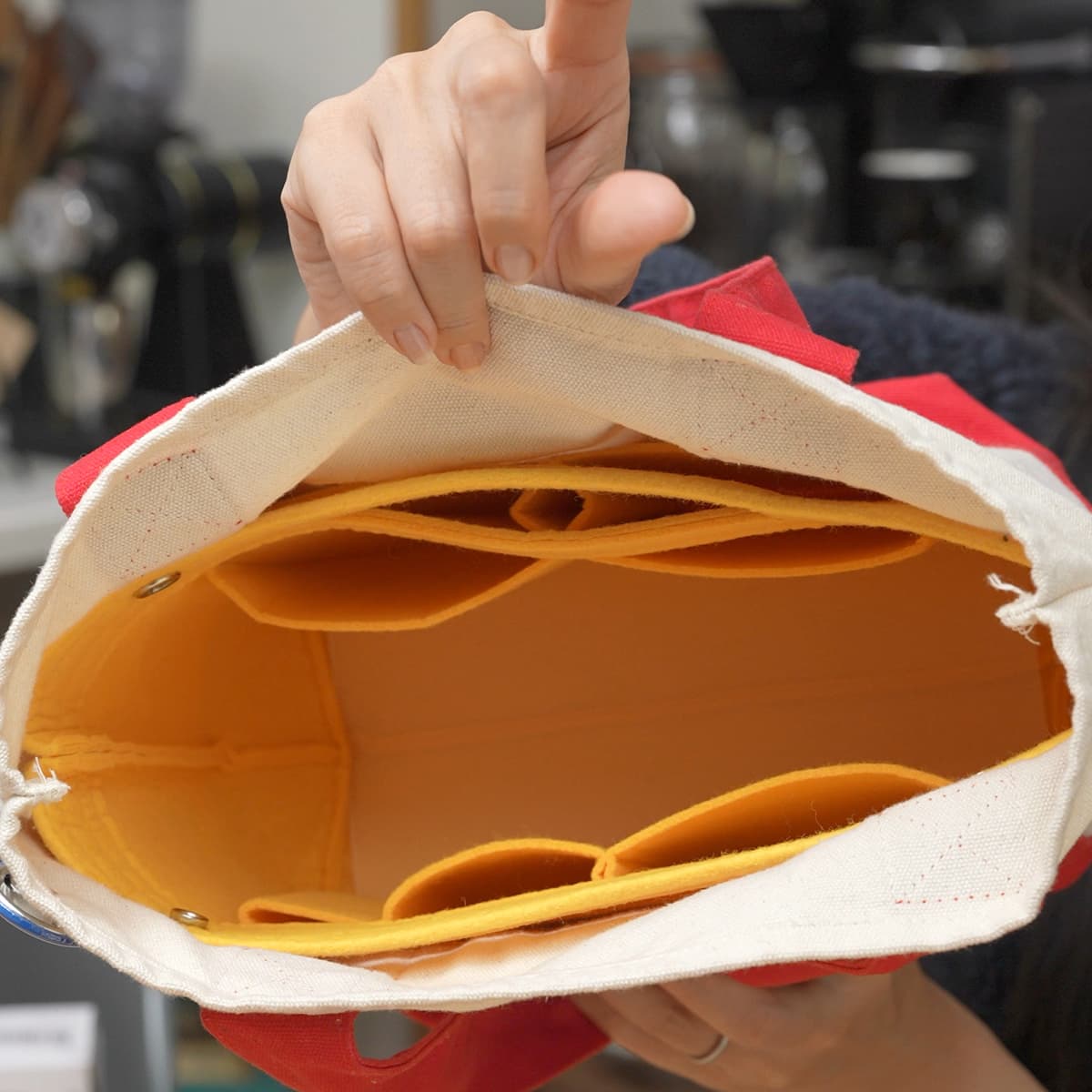 バッグインバッグ 中には10個のポケット