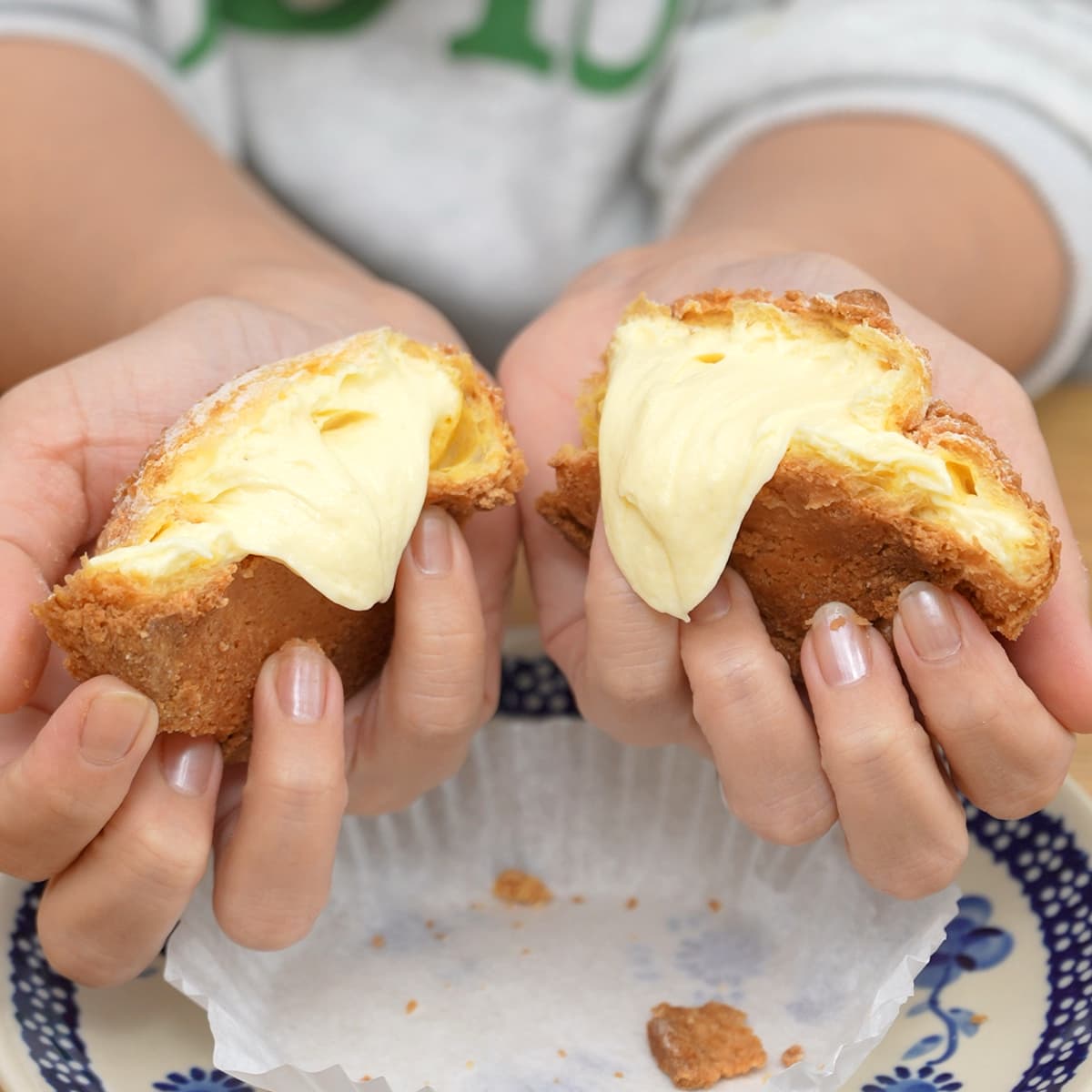 カスタードシュークリーム たっぷりのクリーム