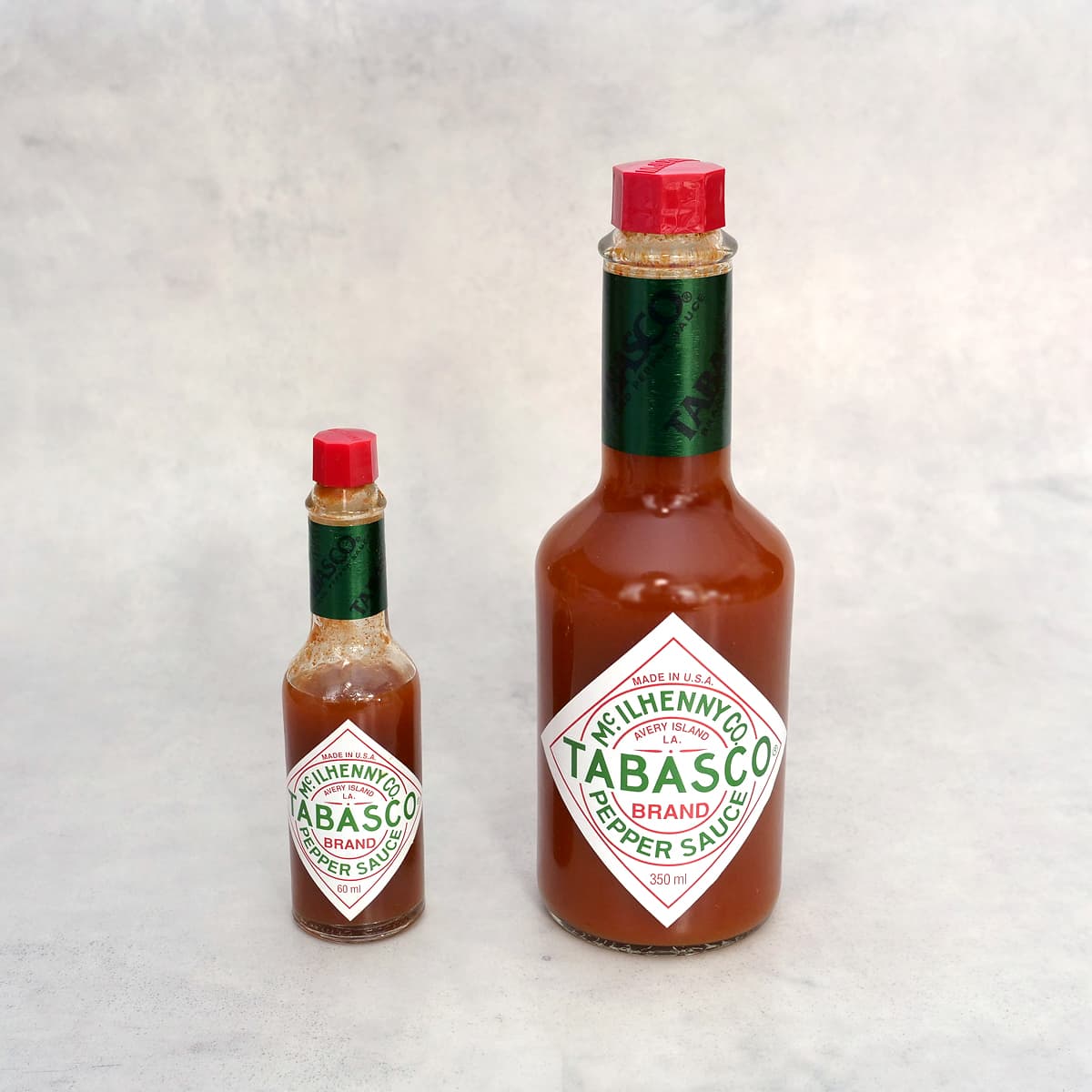 タバスコ レッドペッパーソース 350ml 通常サイズとの比較