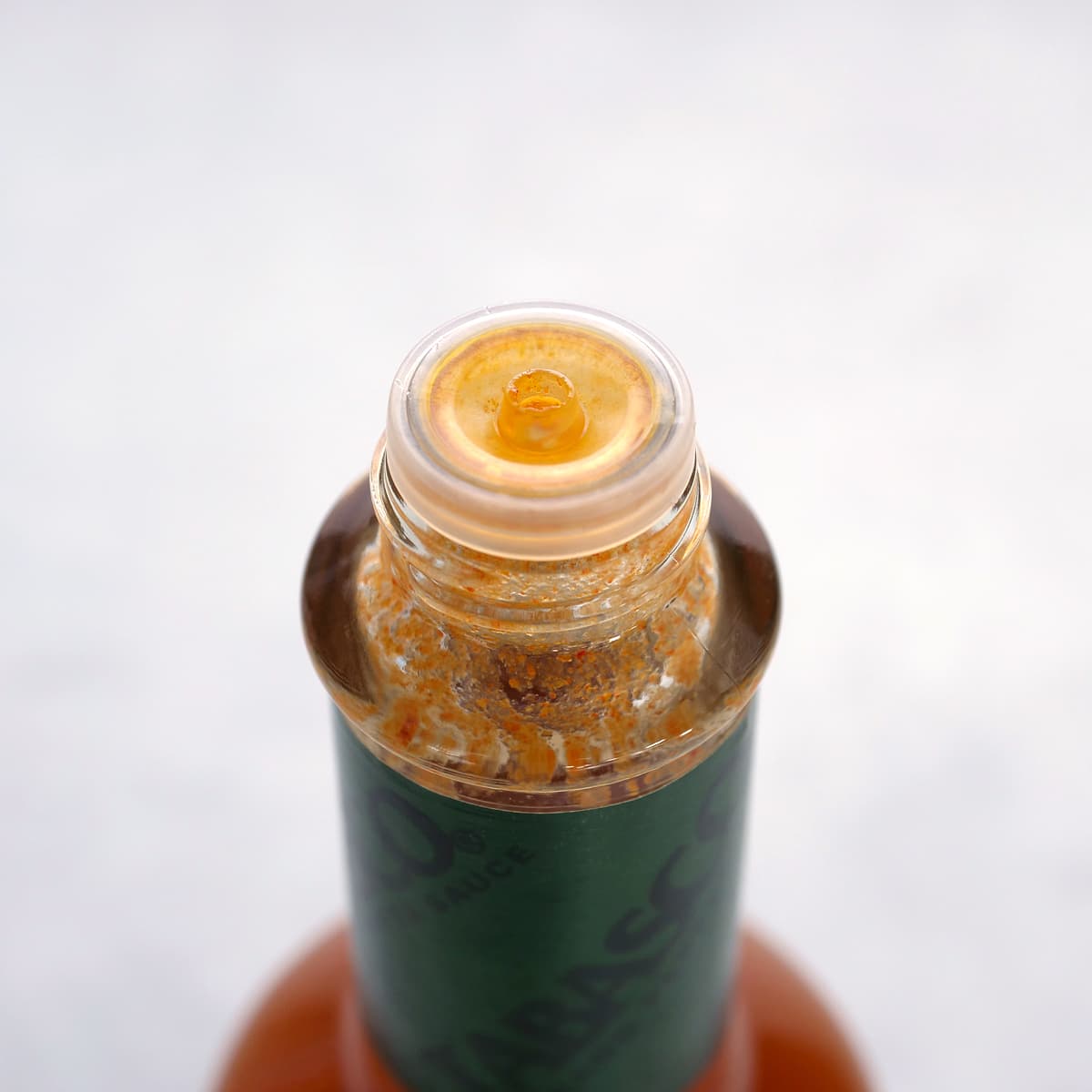 タバスコ レッドペッパーソース 350ml 取り出し口