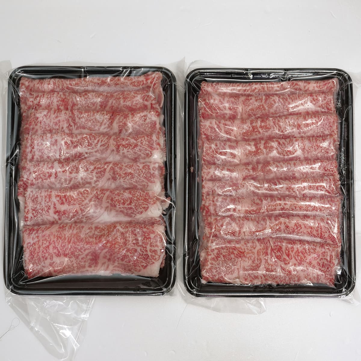 国産黒毛和牛　和牛4等級ロース　うすぎり冷凍　1kg　開封（2パックに小分けされている）