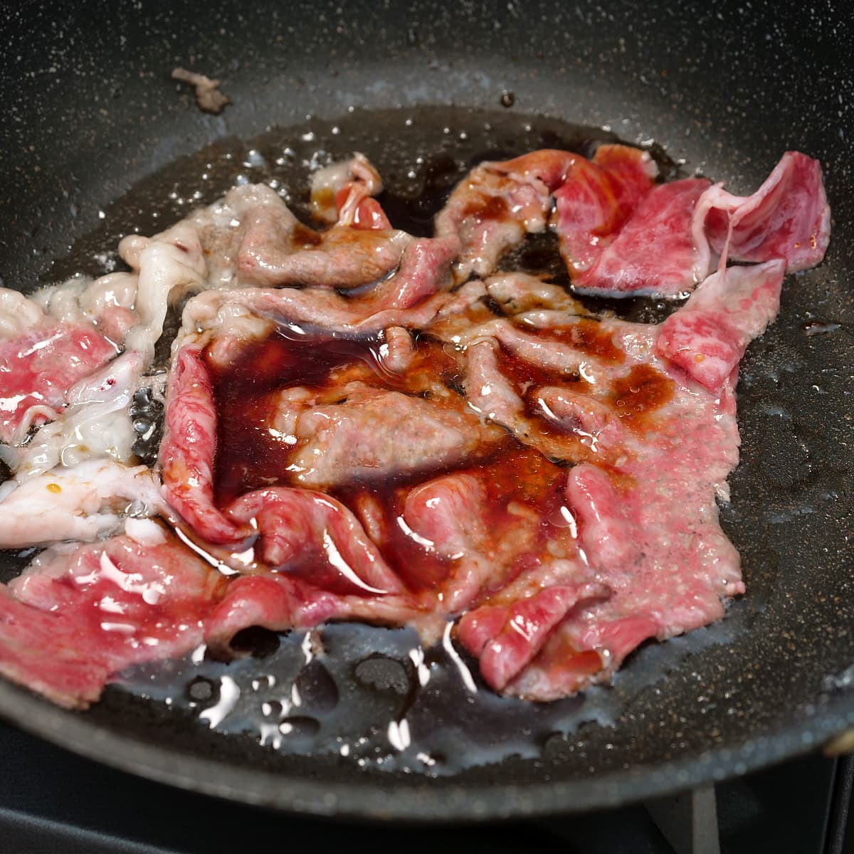 国産黒毛和牛　和牛4等級ロース　うすぎり冷凍　すき焼き（砂糖と醤油）