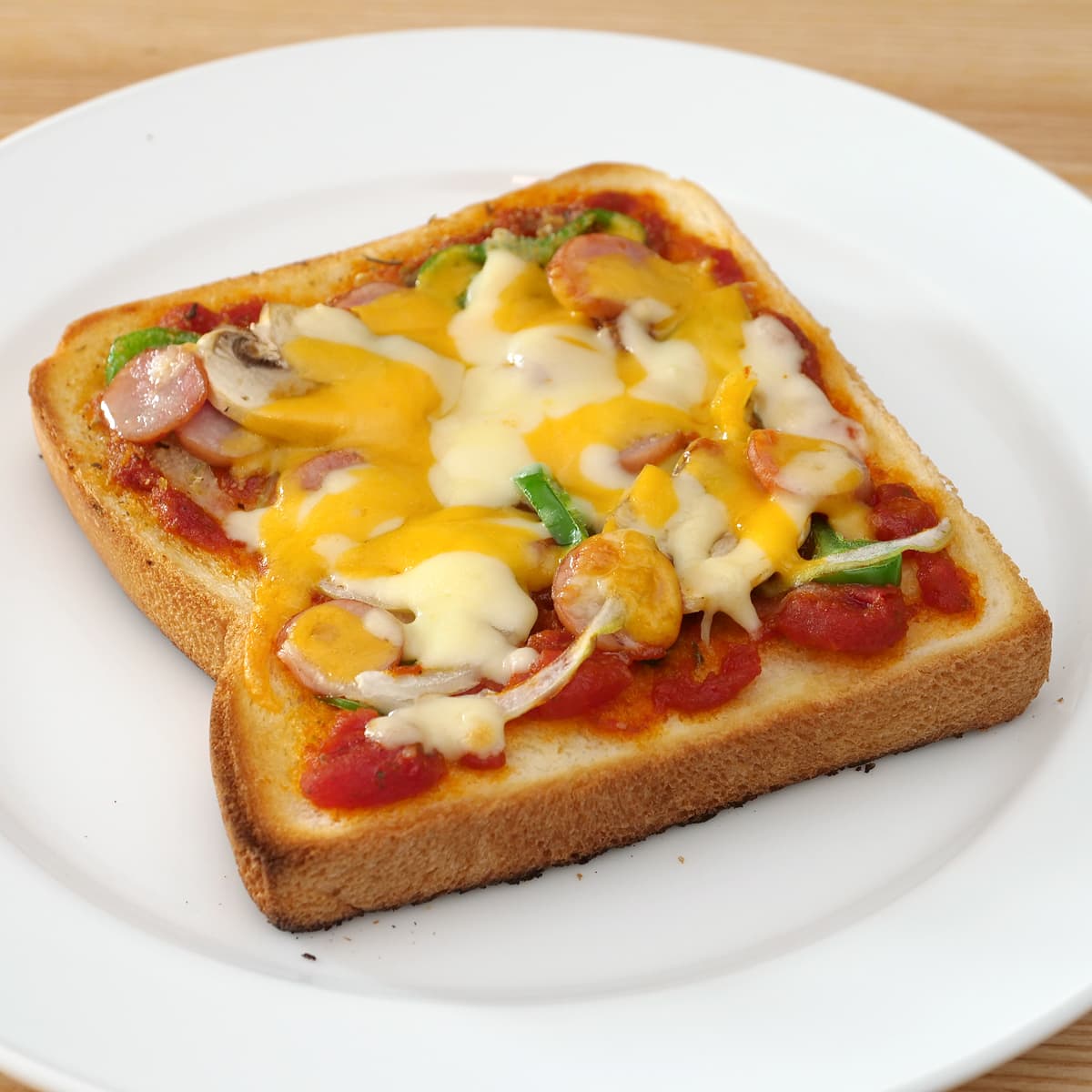 バジルマリナラソース 使用例:ピザトースト