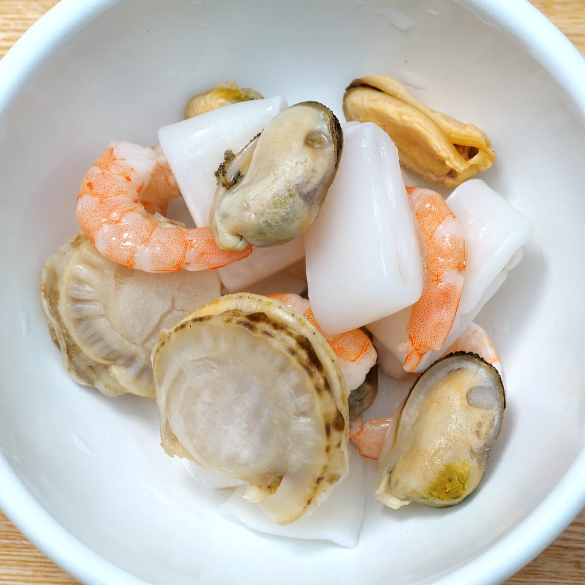 生食用シーフードミックス　1kg　解凍した