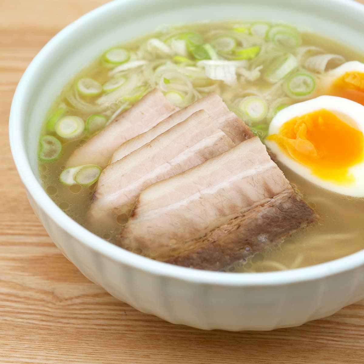 らーめん山頭火監修　チャーシュー　ラーメンにトッピング