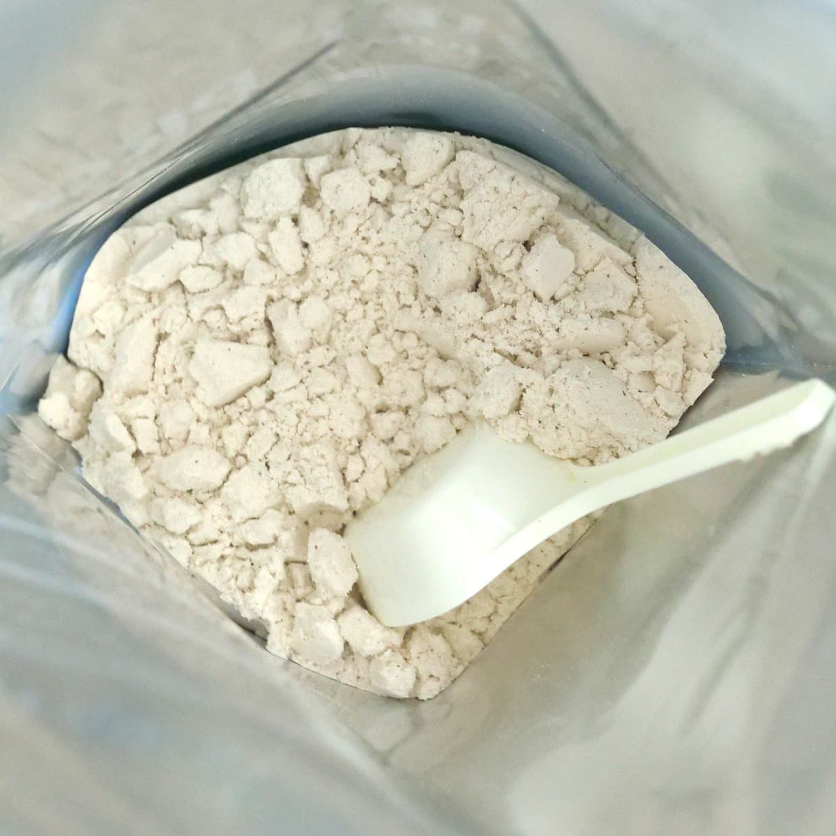 ULTORA ホエイダイエットプロテインプレミアム　クッキー＆クリーム風味　810g　開封中身