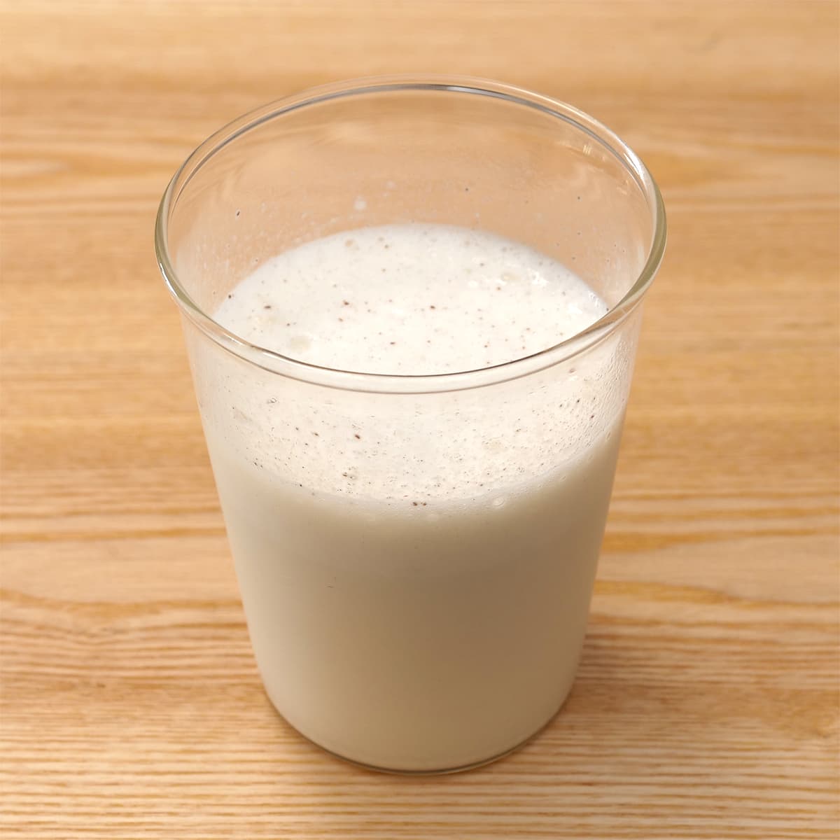 ULTORA ホエイダイエットプロテインプレミアム　クッキー＆クリーム風味　810g　グラスに作った