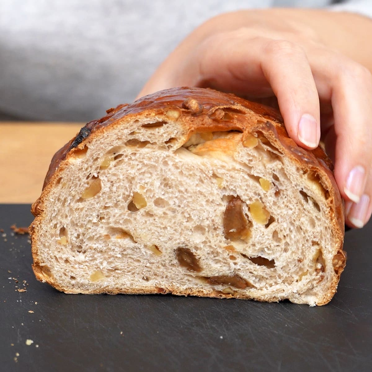 ウォールナッツレーズンブレッド カット断面