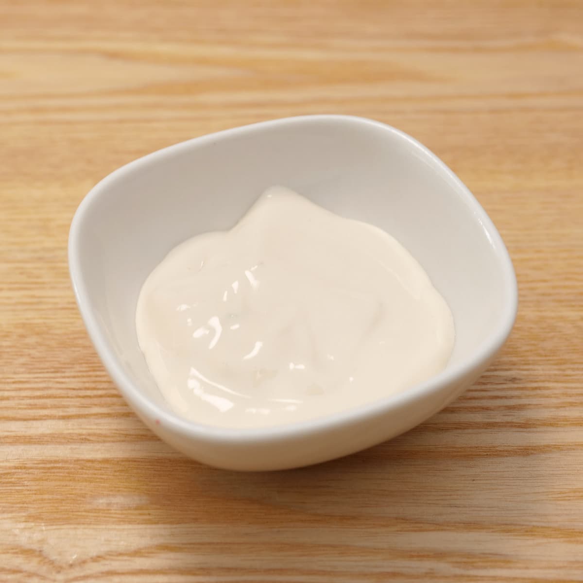 CasaBonita ハラペーニョ入りホワイトチーズソース 425g 器に出した