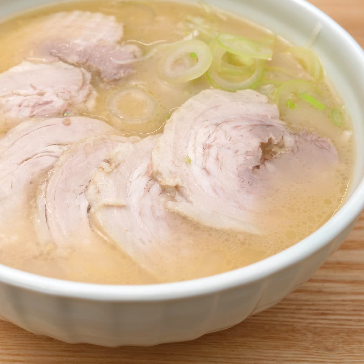 白いチャーシュー　ラーメンにトッピング