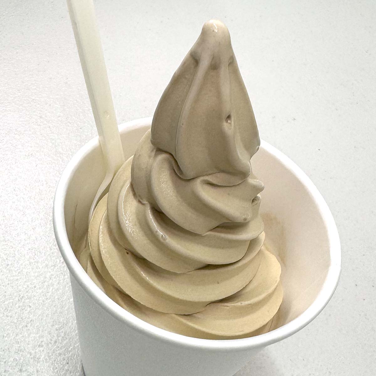 フードコート　ほうじ茶ソフトクリーム　アップ