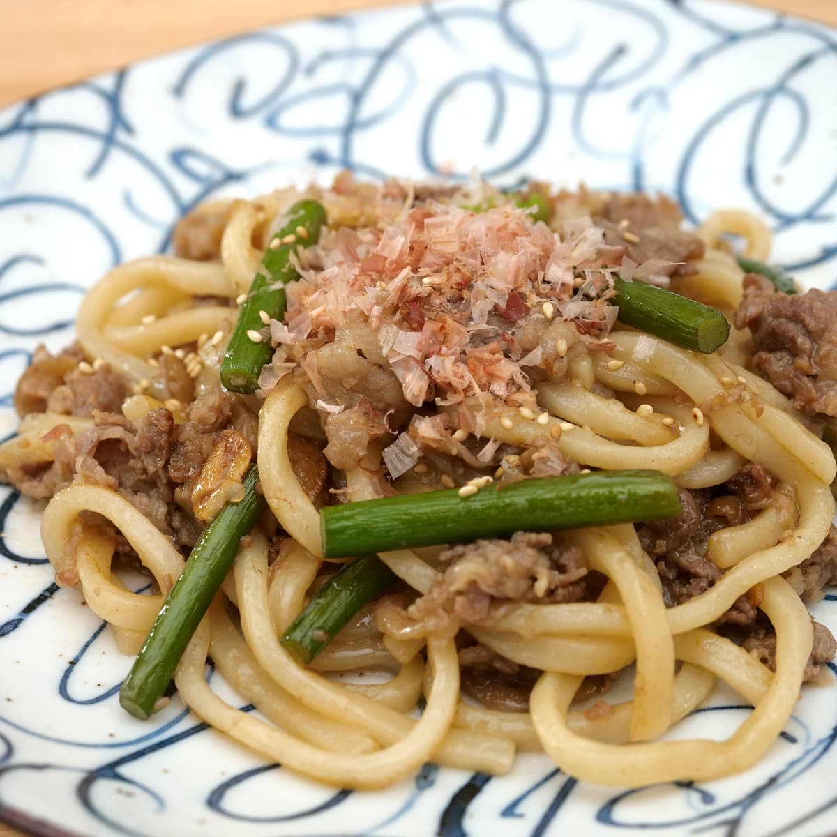 牛肉のにんにく炒め 焼きうどんにアレンジ