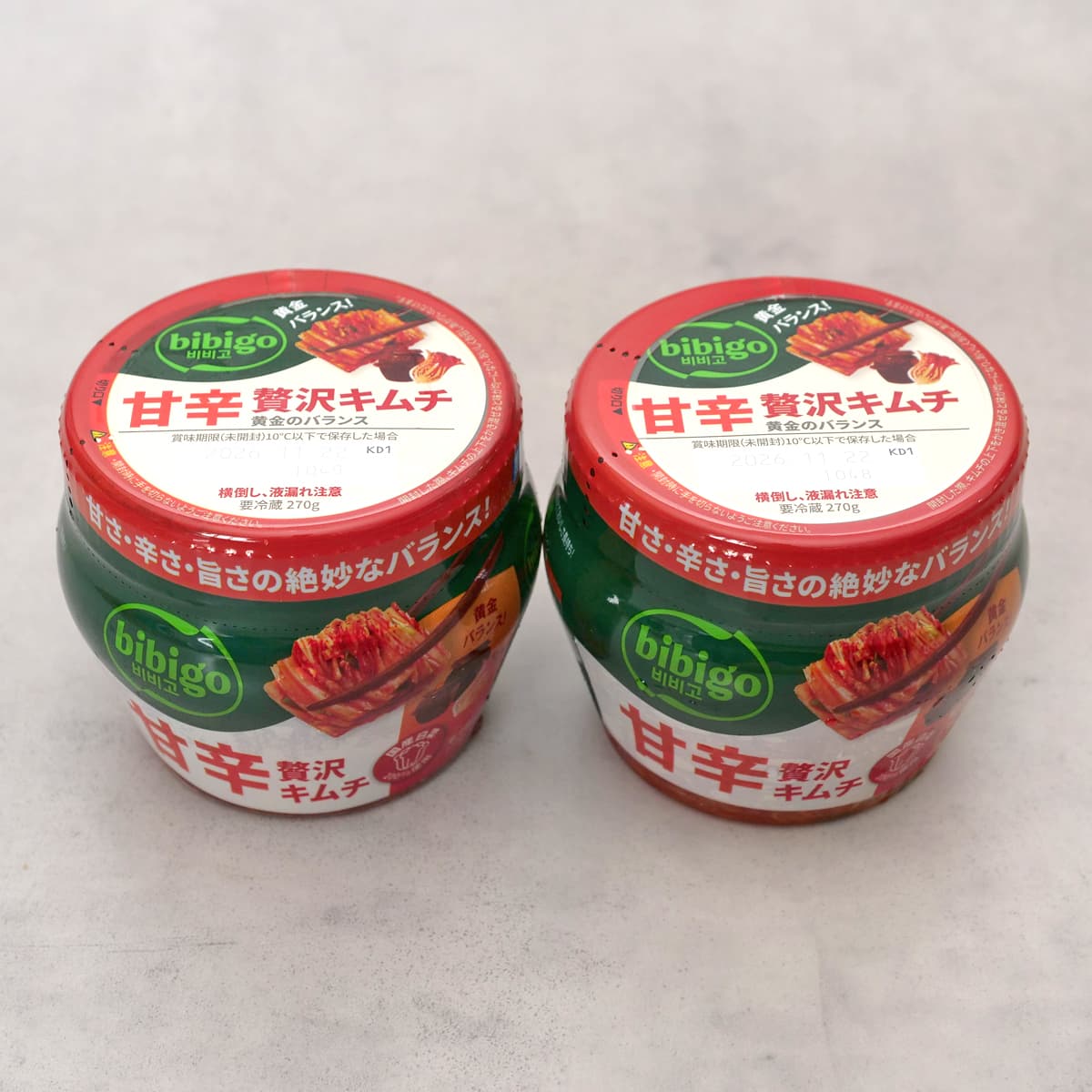 bibigo 甘辛贅沢キムチ　270g×2　並べた