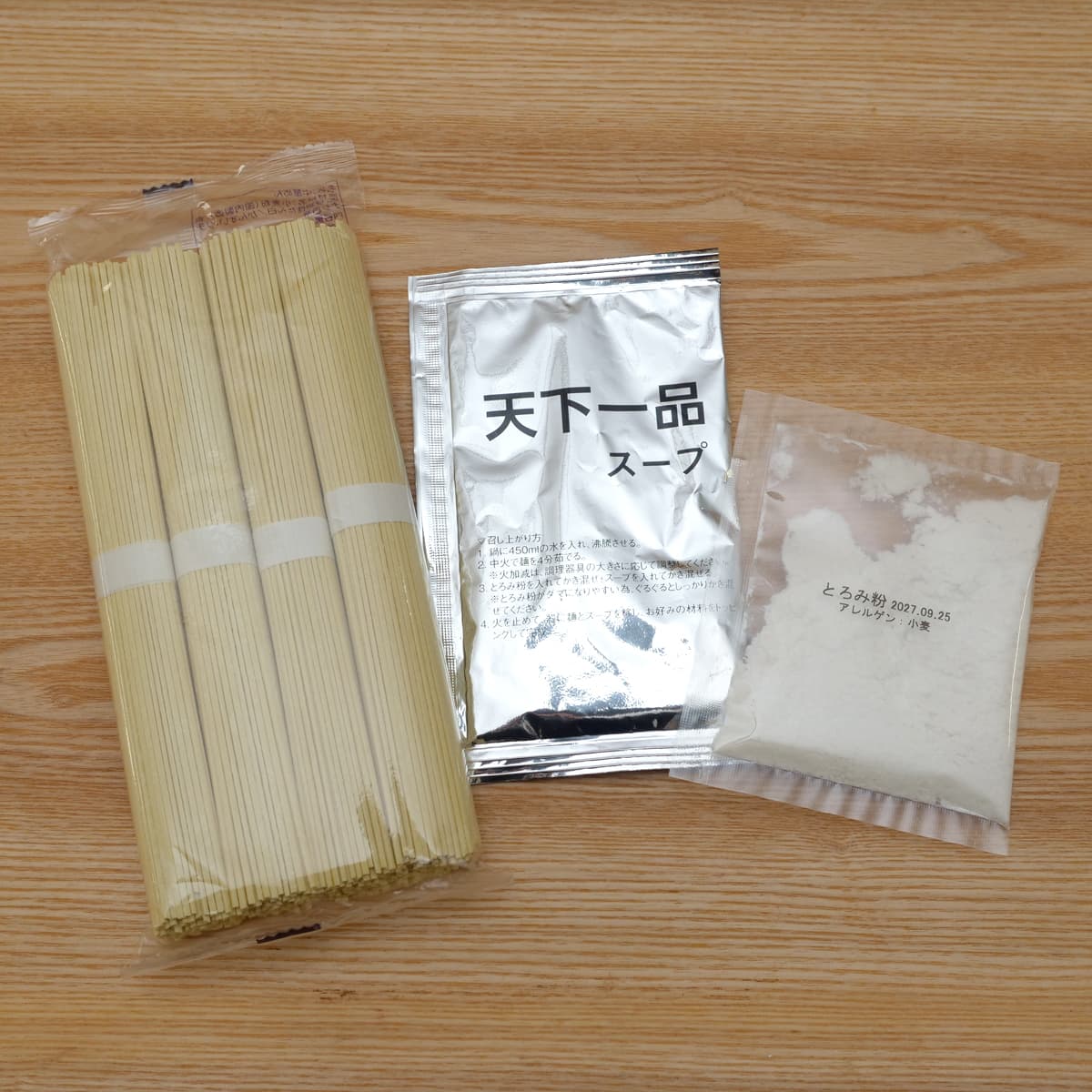 天下一品　ラーメン　京都濃厚鶏白湯　8食入り　開封中身（麺・液体スープ・とろみ粉）