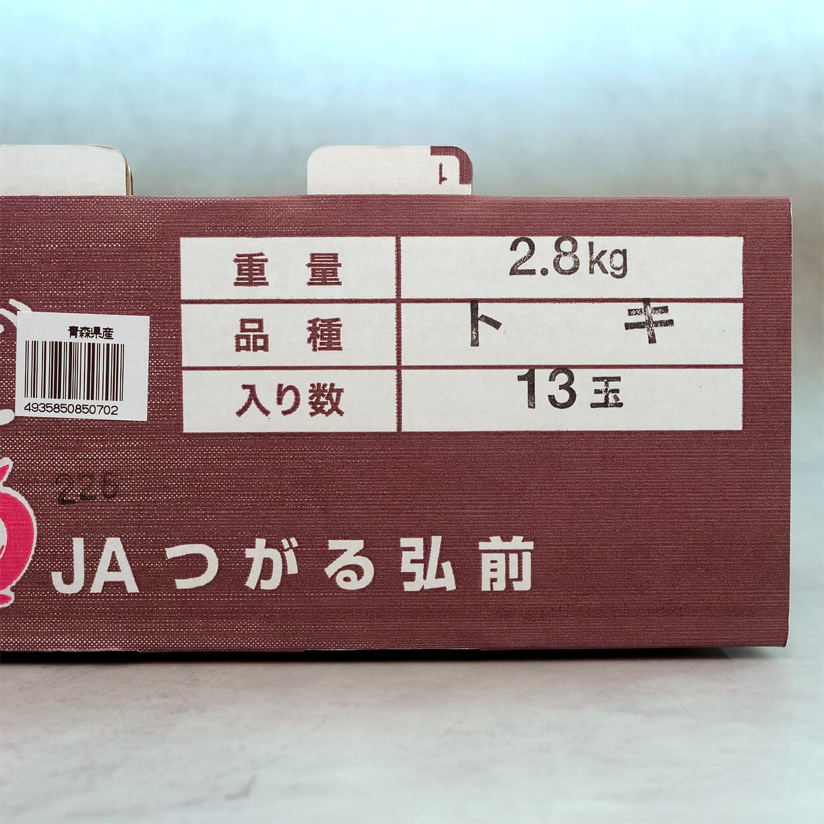 青森県産　トキりんご　2.8kg　箱の横